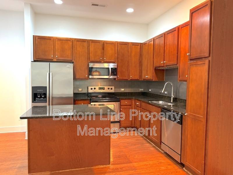 Townhouse for rent at 904 Warren Burgess Lane, Charlotte, NC 28205