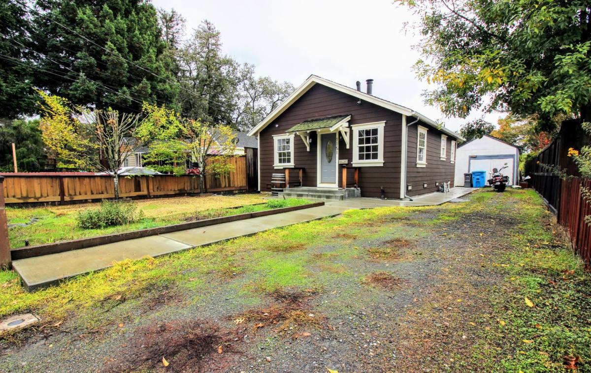 House for rent at 1151 Corby Ave, Santa Rosa, CA 95407