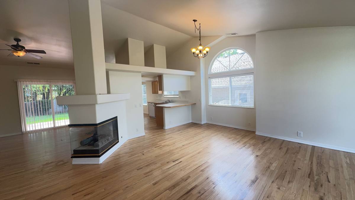 House for rent at 1652 Inverness Dr, Medford, OR 97504