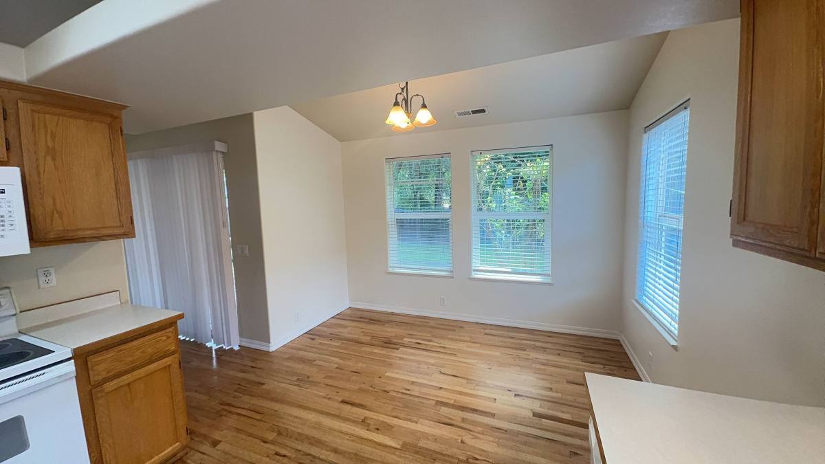 House for rent at 1652 Inverness Dr, Medford, OR 97504