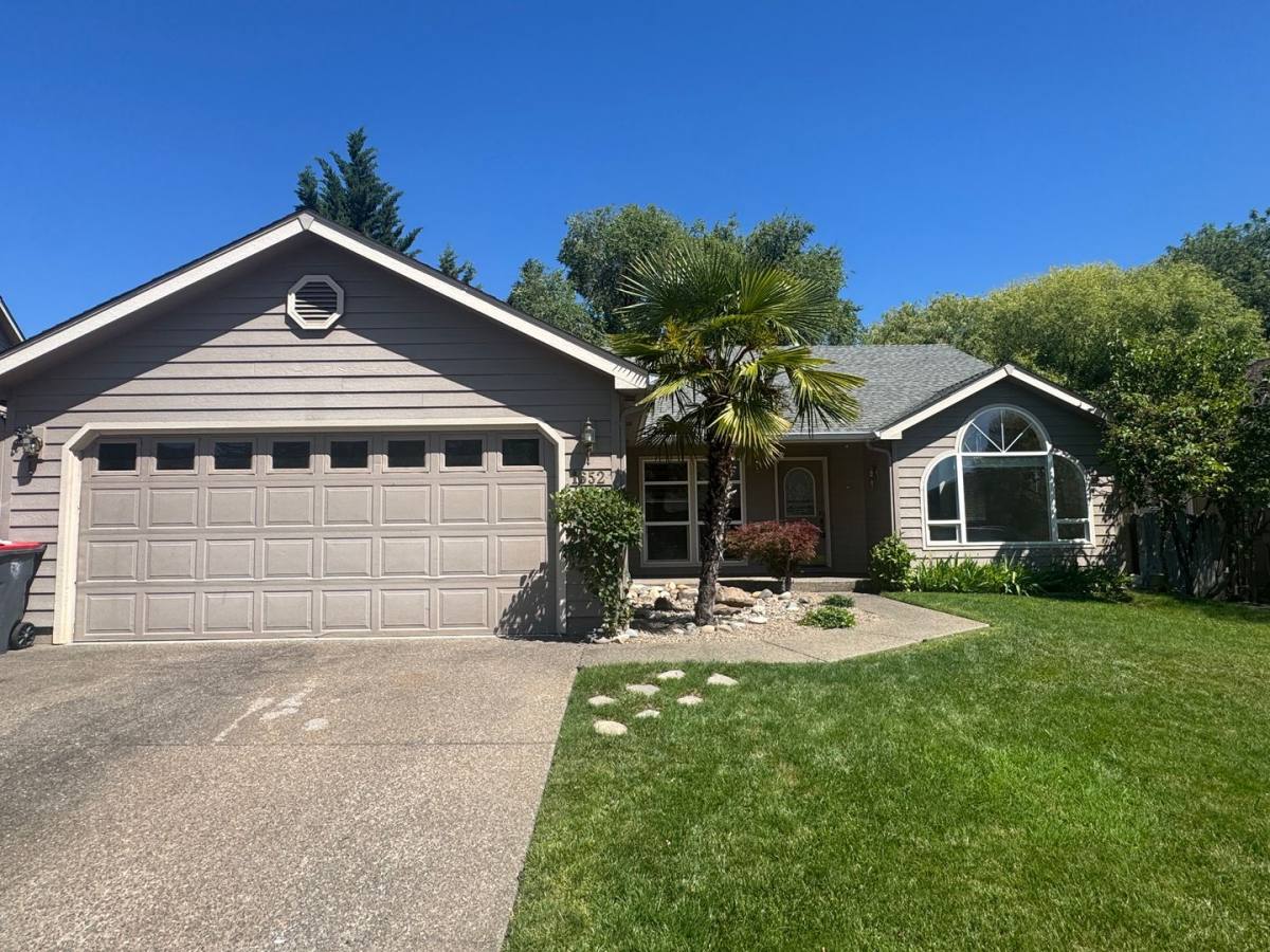 House for rent at 1652 Inverness Dr, Medford, OR 97504