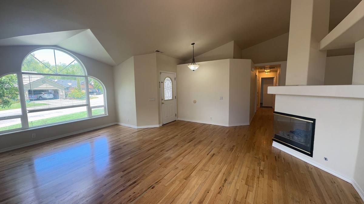 House for rent at 1652 Inverness Dr, Medford, OR 97504