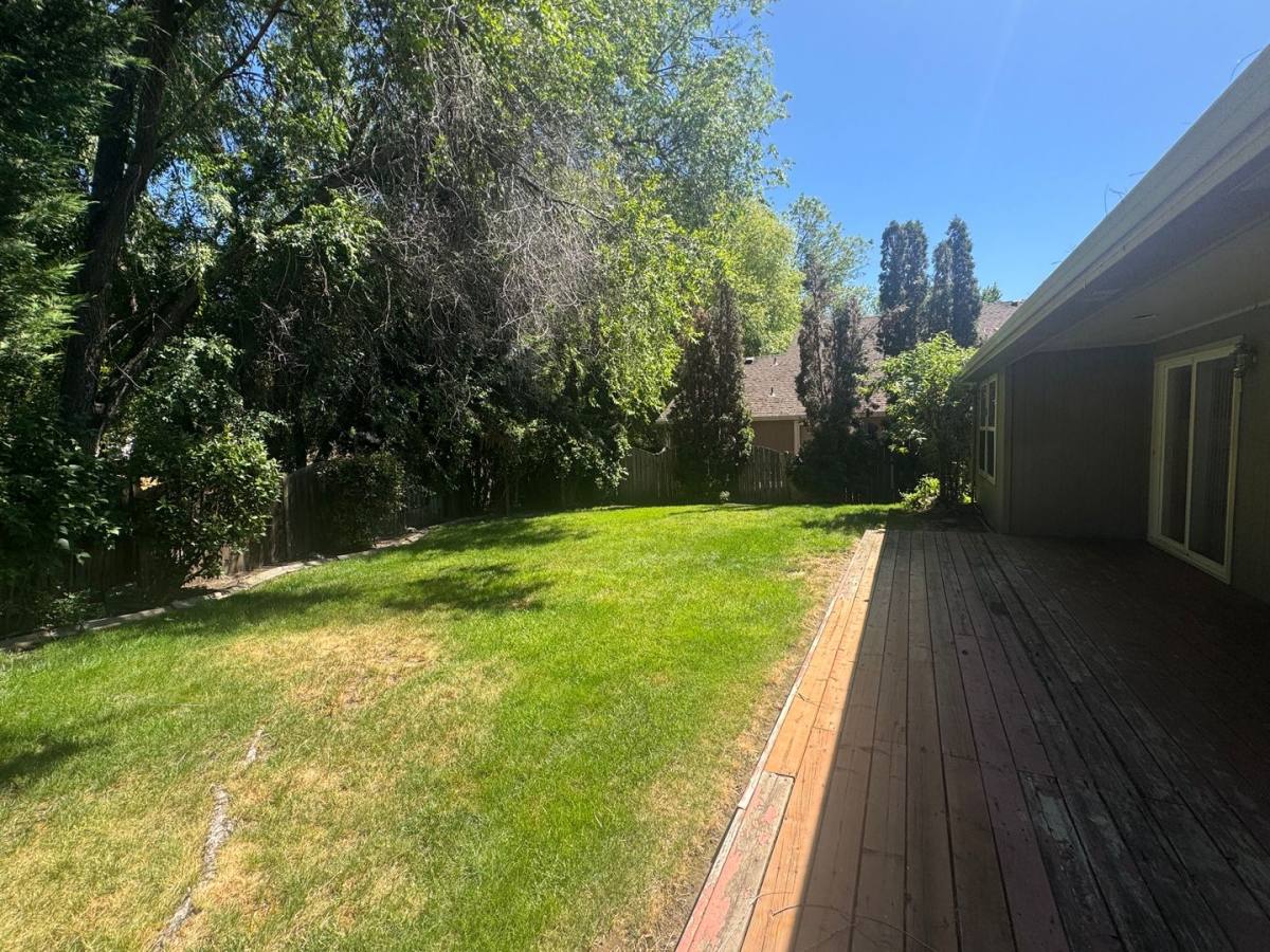 House for rent at 1652 Inverness Dr, Medford, OR 97504