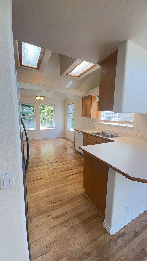 House for rent at 1652 Inverness Dr, Medford, OR 97504