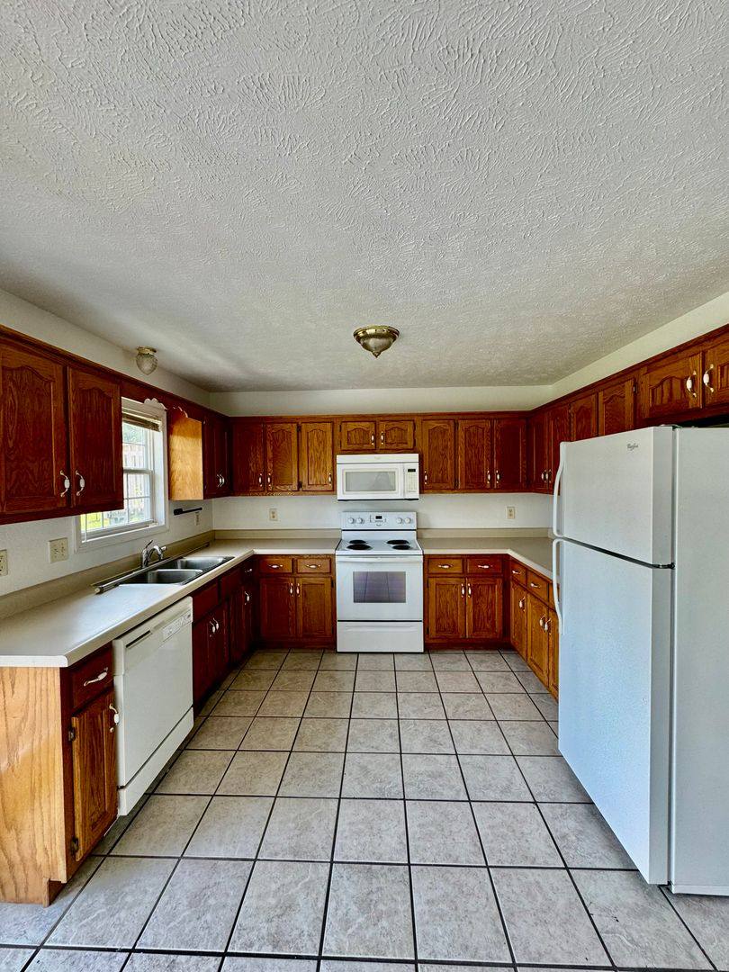 Apartment for rent at 20601 Sedalia Rd, Waynesville, MO 65583