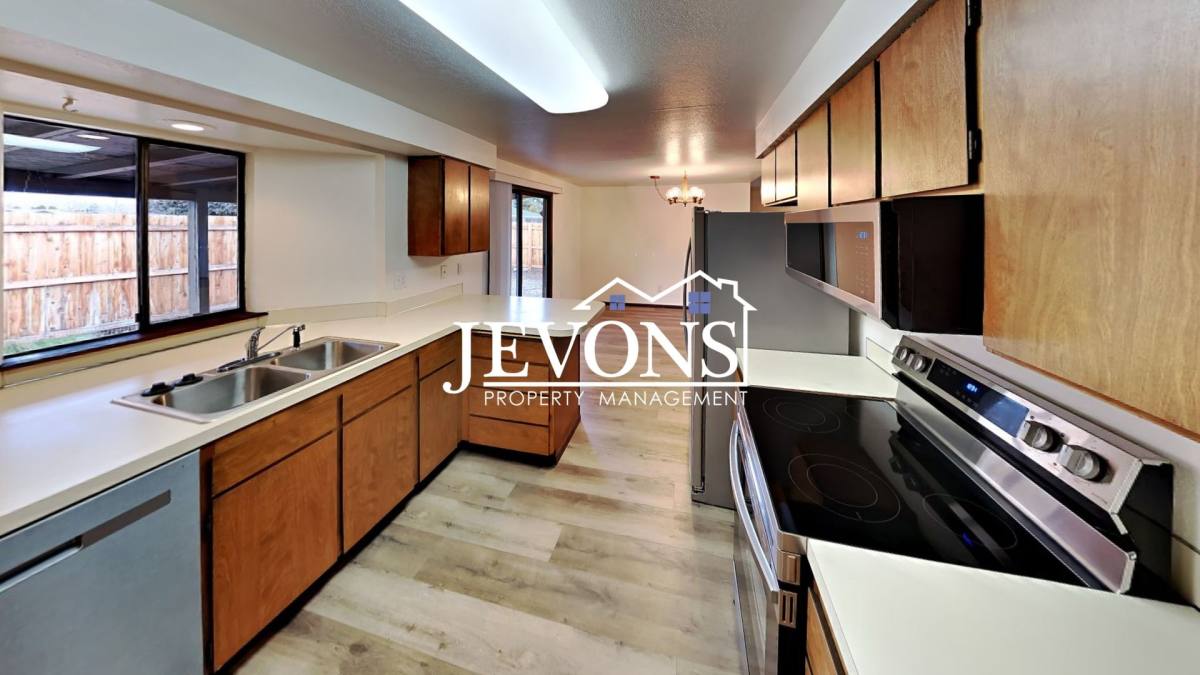 House for rent at 1202 S 39th Ave, Yakima, WA 98902