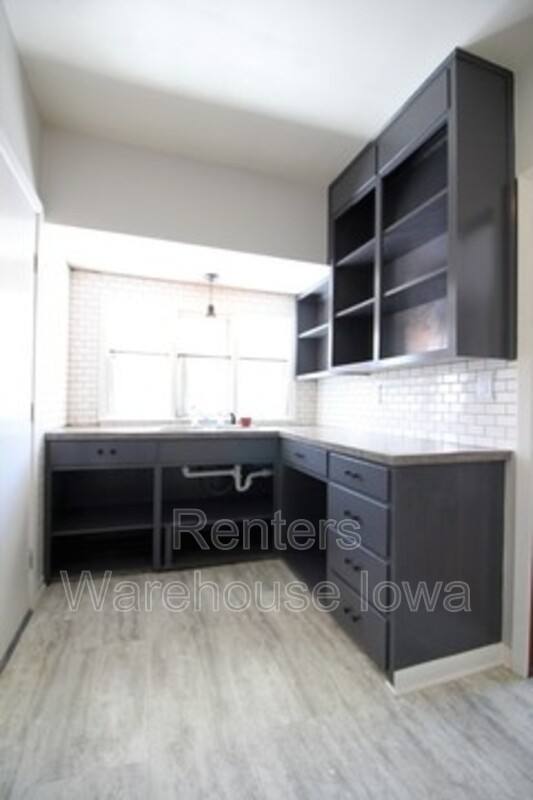 House for rent at 3724 University Ave, Des Moines, IA 50311