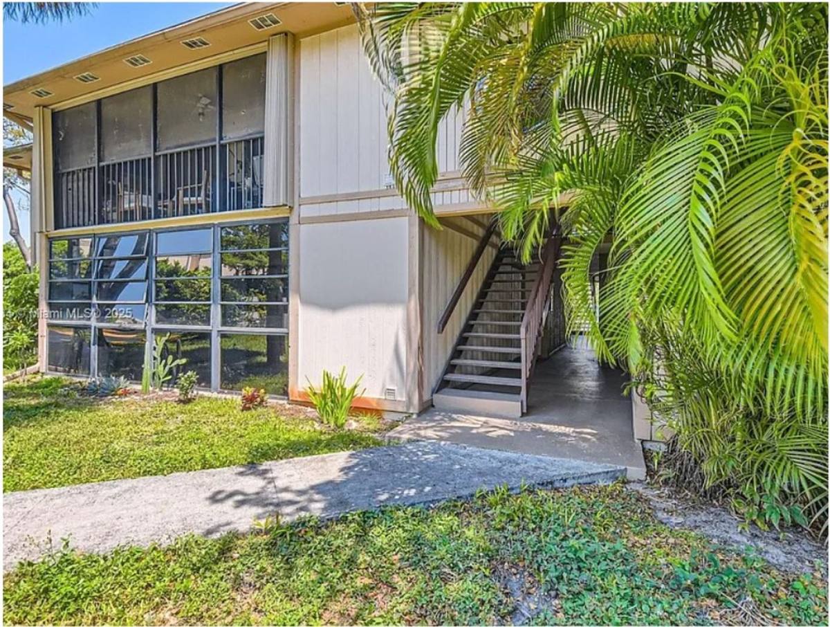 Apartment for rent at 771 NE 199th St #206, Miami, FL 33179