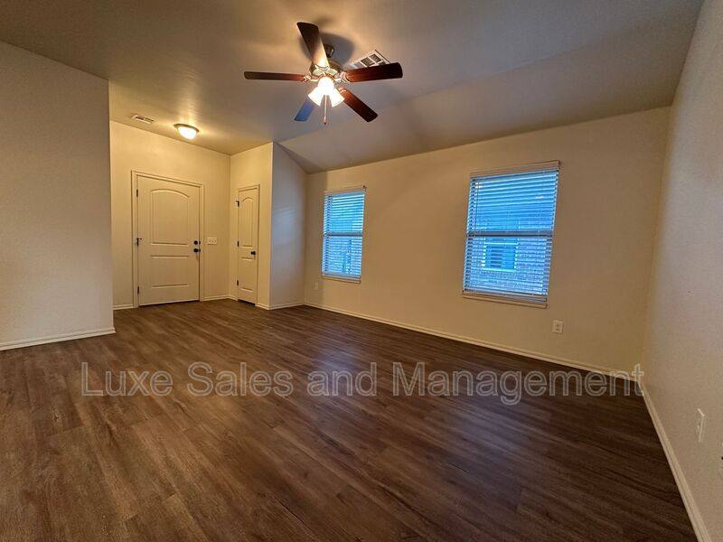 House for rent at 412 Chalk Hill Court, Edmond, OK 73003