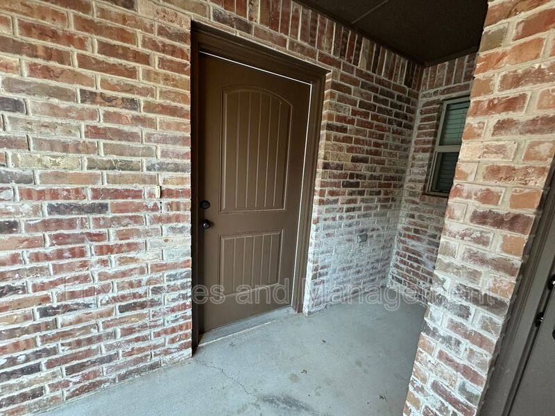 House for rent at 412 Chalk Hill Court, Edmond, OK 73003