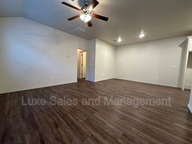 House for rent at 412 Chalk Hill Court, Edmond, OK 73003