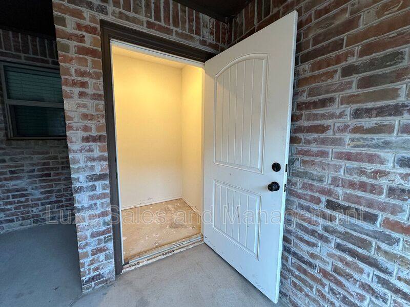 House for rent at 412 Chalk Hill Court, Edmond, OK 73003