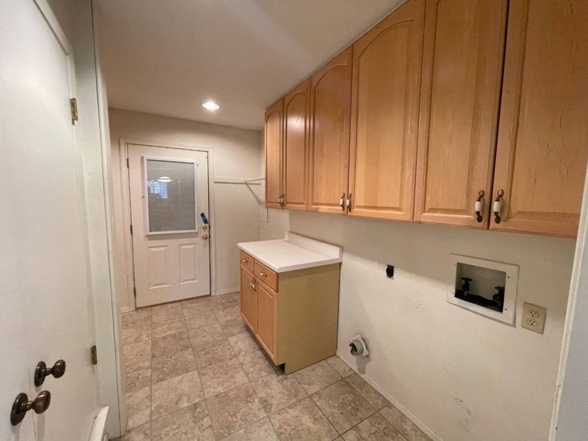House for rent at 1905 Fox Hill Court, Arlington, TX 76015