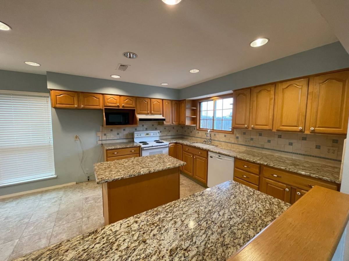 House for rent at 1905 Fox Hill Court, Arlington, TX 76015