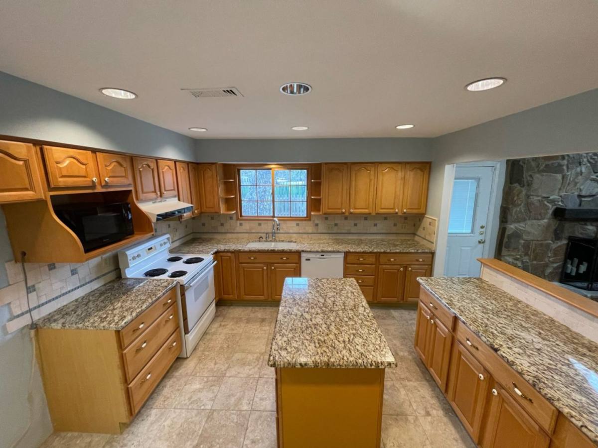 House for rent at 1905 Fox Hill Court, Arlington, TX 76015