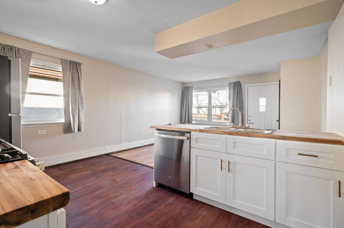 Apartment for rent at 560-562 37th Ave NE, Minneapolis, MN 55421