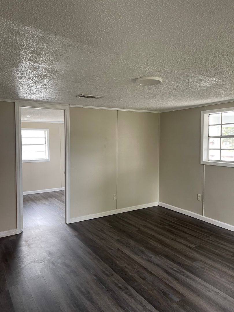 House for rent at 56 NW Railroad St, Hazlehurst, GA 31539