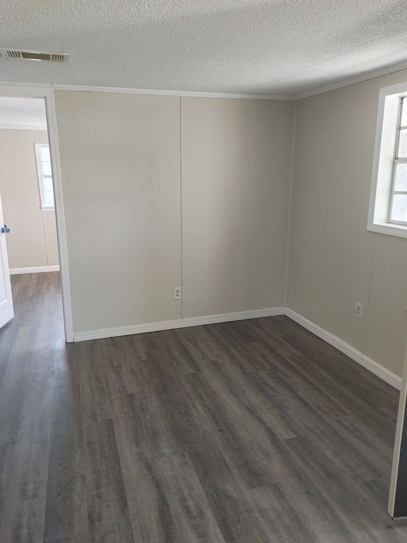 House for rent at 56 NW Railroad St, Hazlehurst, GA 31539