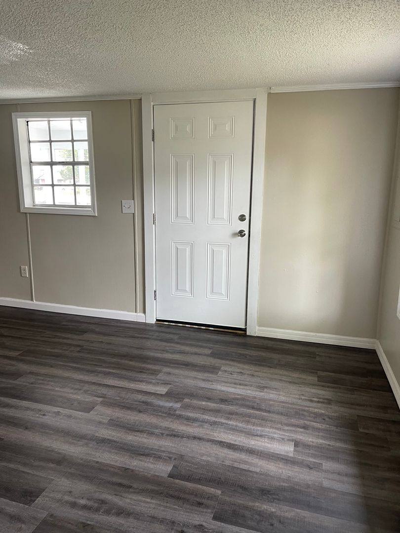 House for rent at 56 NW Railroad St, Hazlehurst, GA 31539