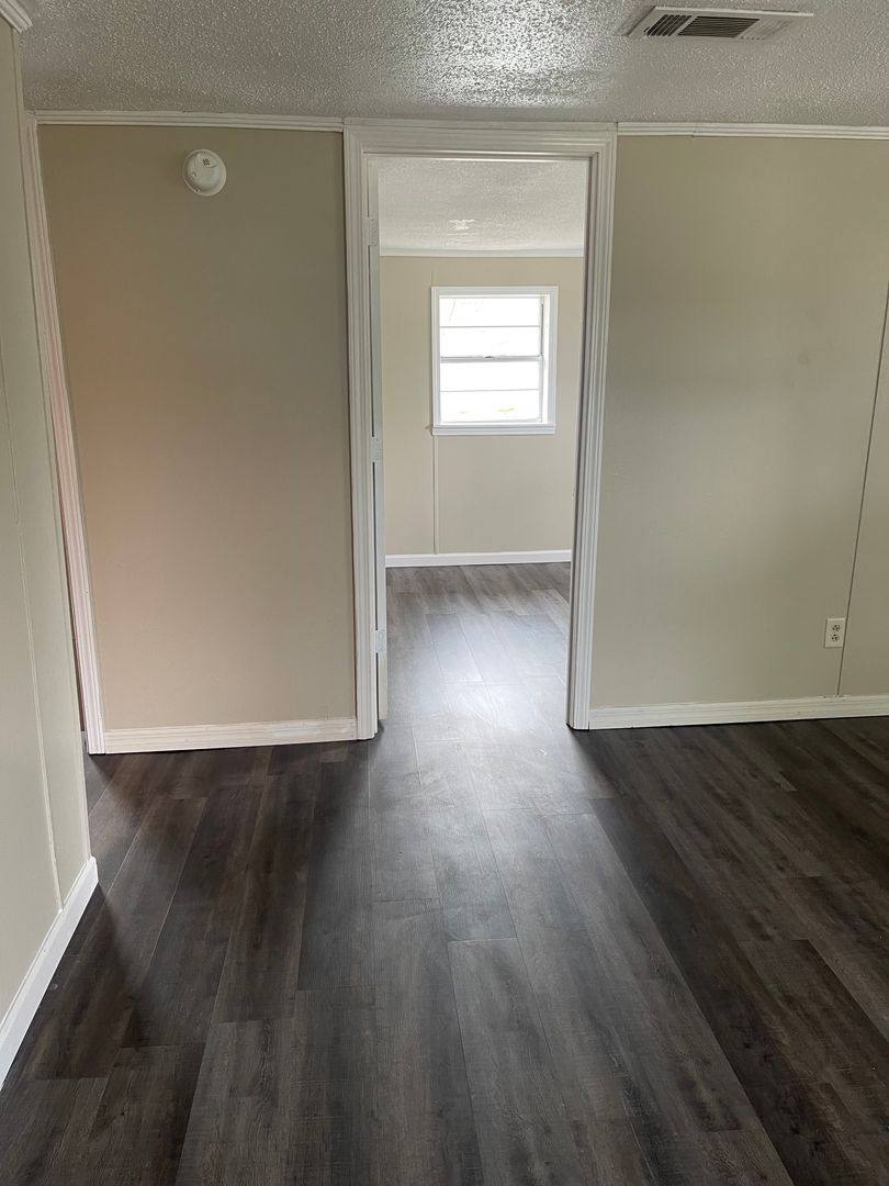 House for rent at 56 NW Railroad St, Hazlehurst, GA 31539