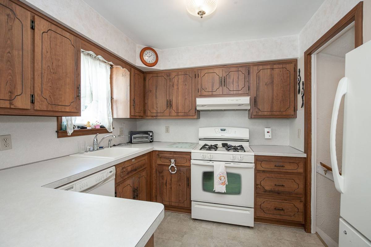 House for rent at 8310 Salisbury Dr, Cleveland, OH 44129