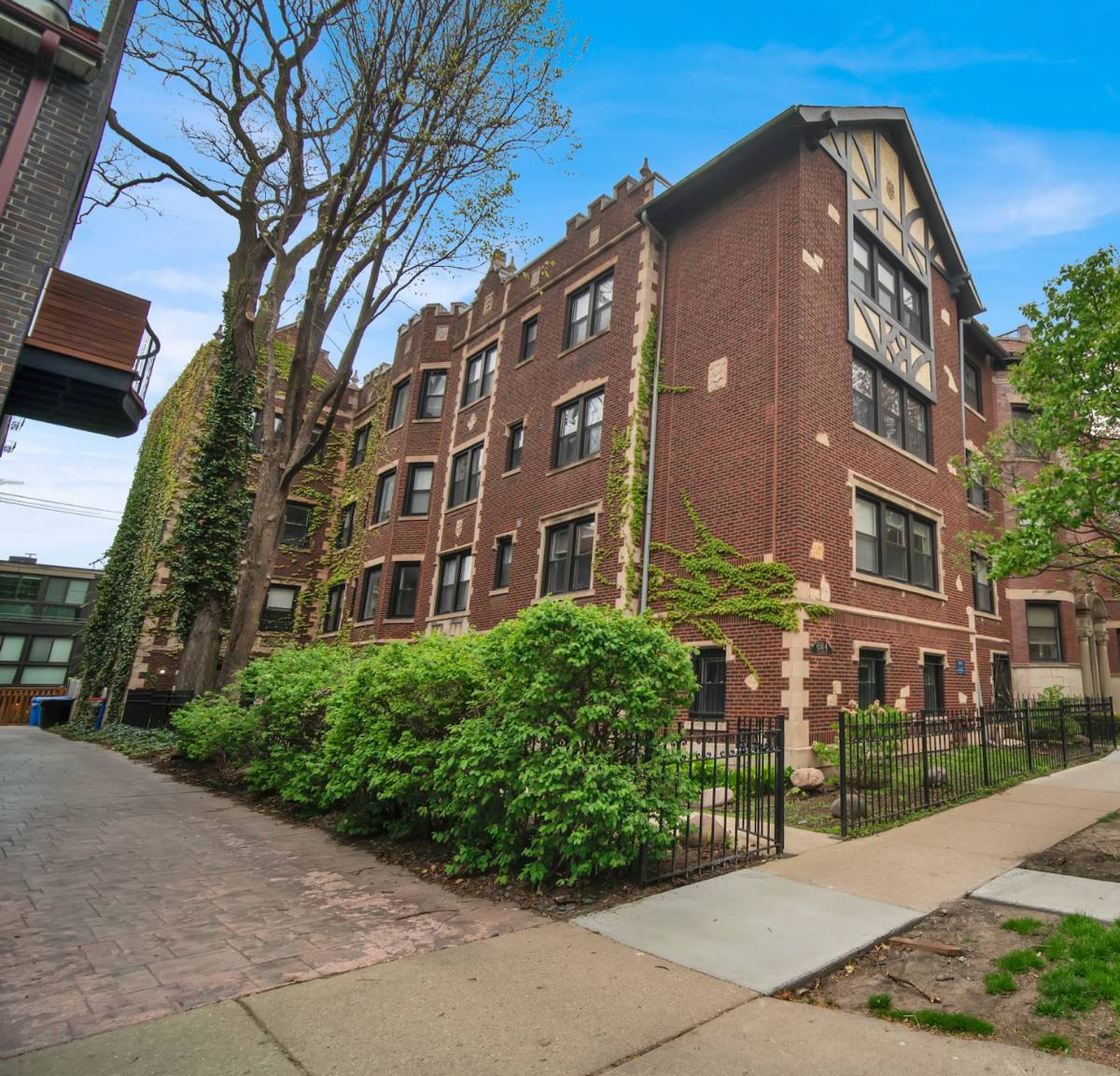 Apartment for rent at 650 W Wellington Ave, Chicago, IL 60657