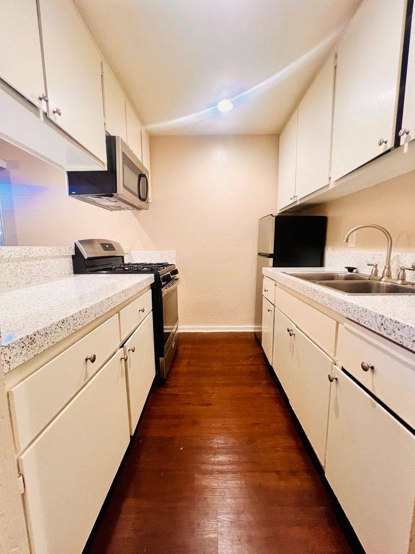 Apartment for rent at 393 Hamilton St, Costa Mesa, CA 92627