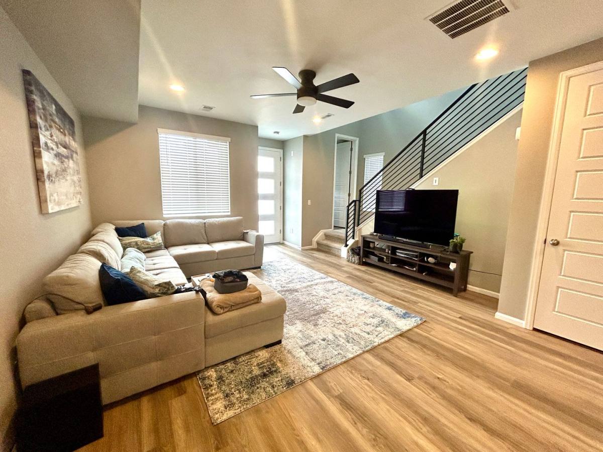 House for rent at 32 N Trussville St, Aurora, CO 80018