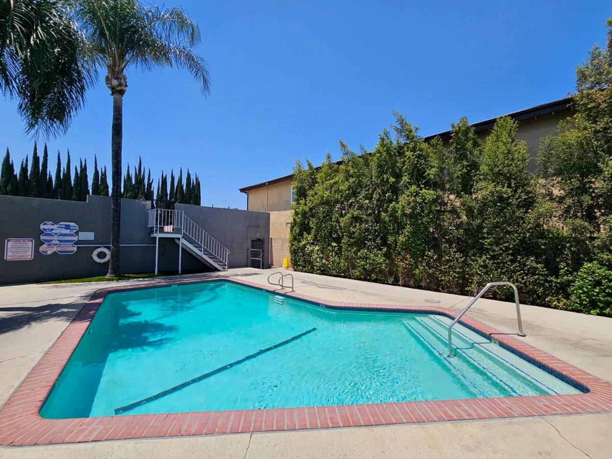 Apartment for rent at 8601 Balboa Blvd, Northridge, CA 91325