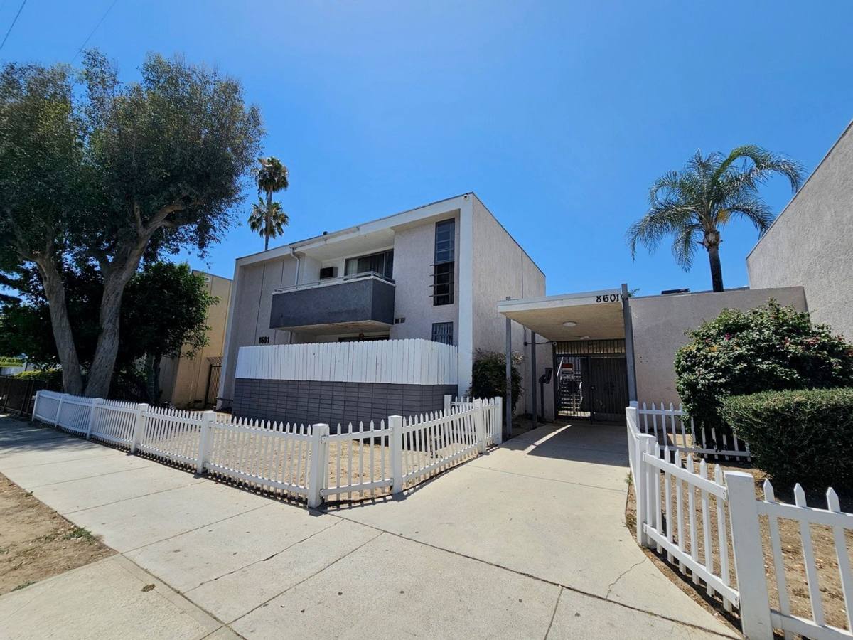 Apartment for rent at 8601 Balboa Blvd, Northridge, CA 91325