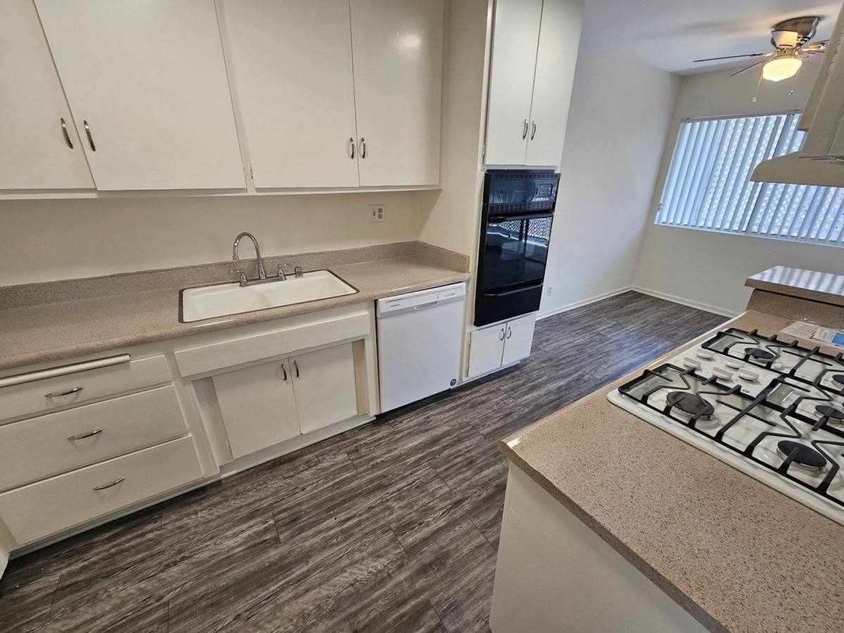 Apartment for rent at 8601 Balboa Blvd, Northridge, CA 91325
