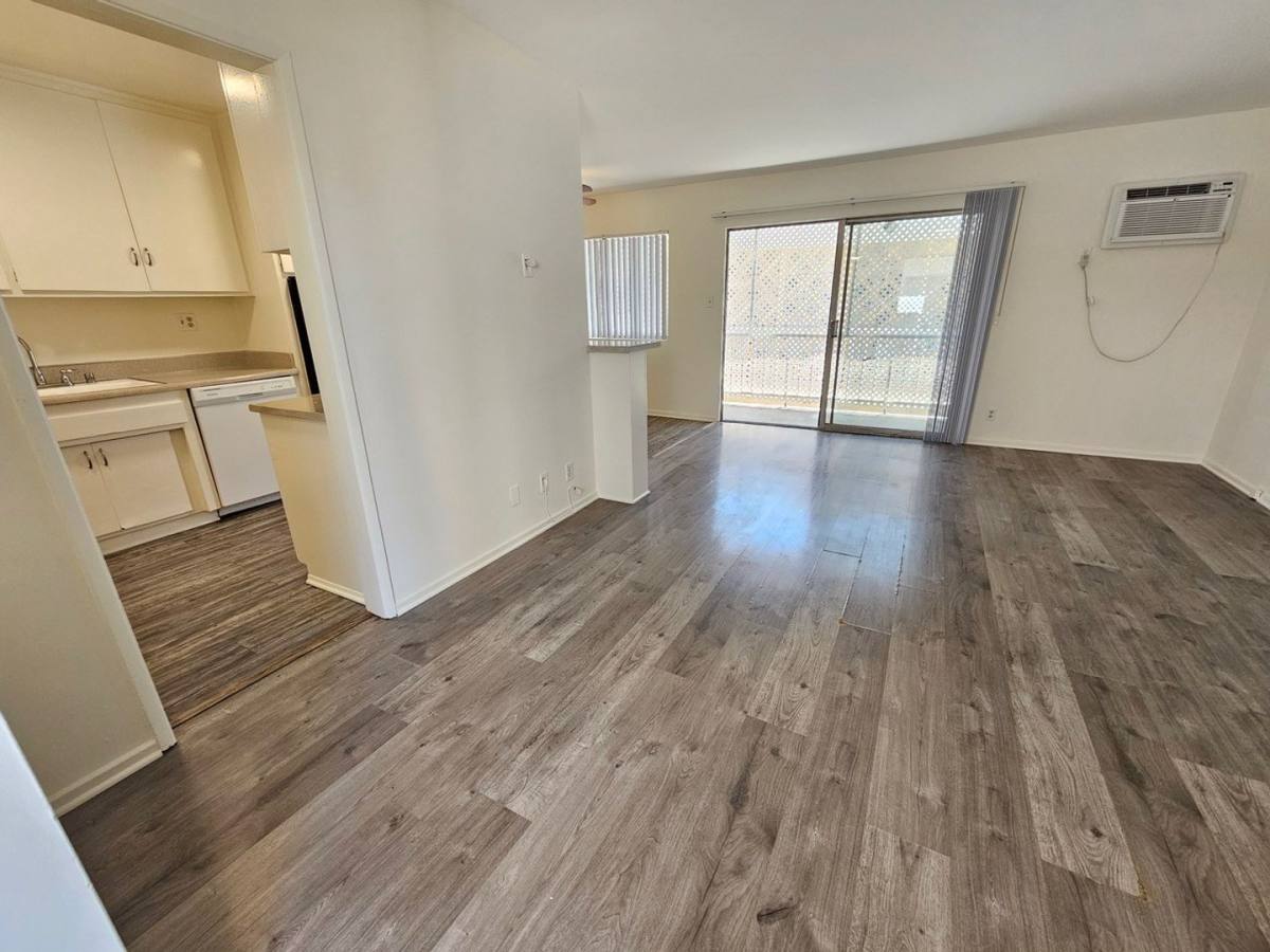 Apartment for rent at 8601 Balboa Blvd, Northridge, CA 91325