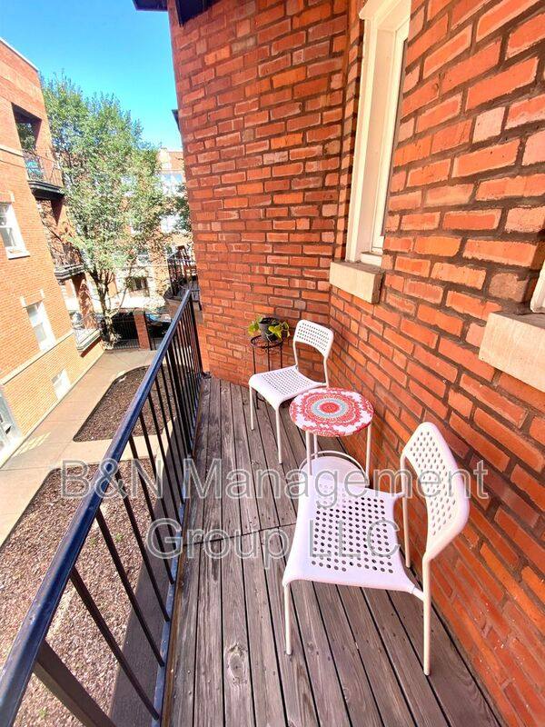 Apartment for rent at 1055 W Dakin #1, Chicago, IL 60613