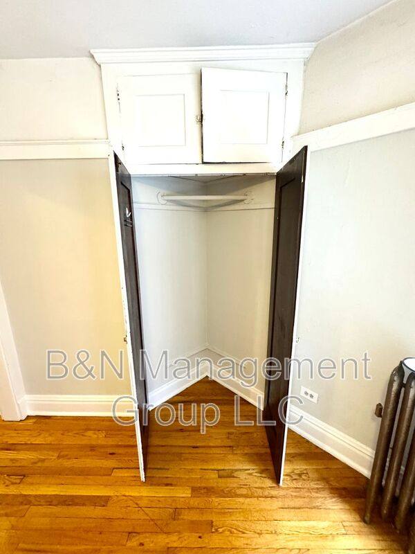 Apartment for rent at 1055 W Dakin #1, Chicago, IL 60613