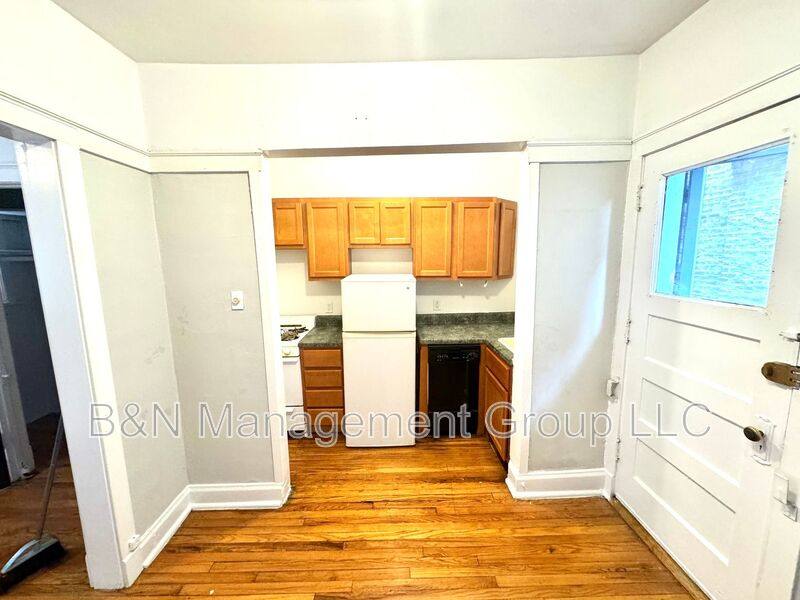 Apartment for rent at 1055 W Dakin #1, Chicago, IL 60613