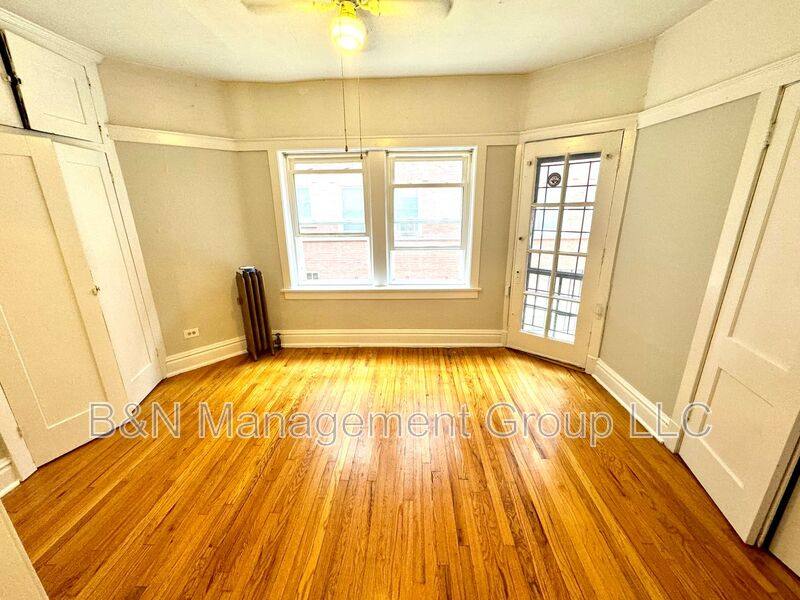 Apartment for rent at 1055 W Dakin #1, Chicago, IL 60613