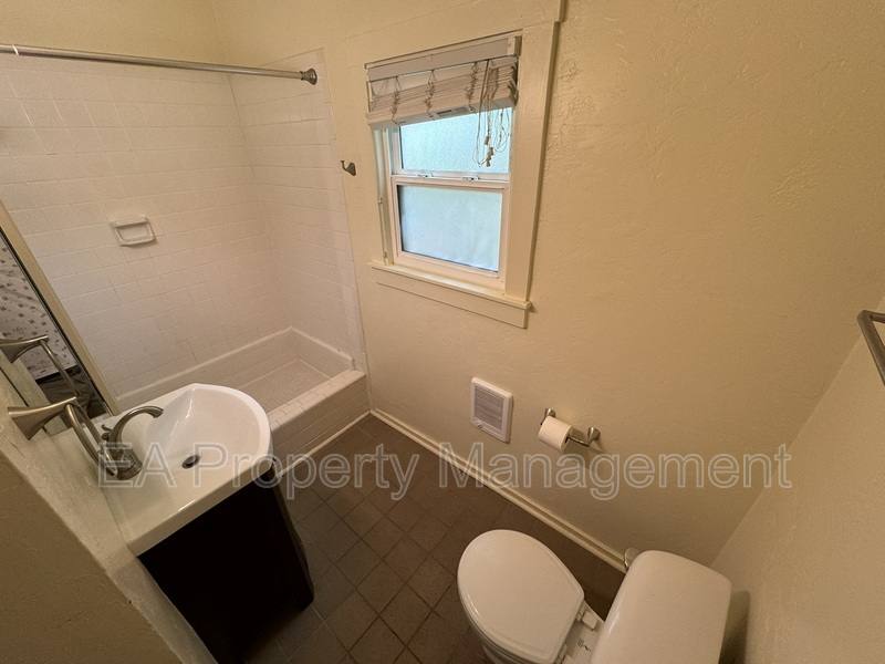 Apartment for rent at 116 Maple St SE #2, Albuquerque, NM 87106