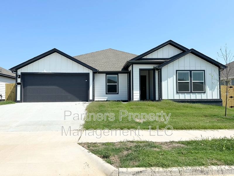 House for rent at 4390 W Glacier St, Fayetteville, AR 72704