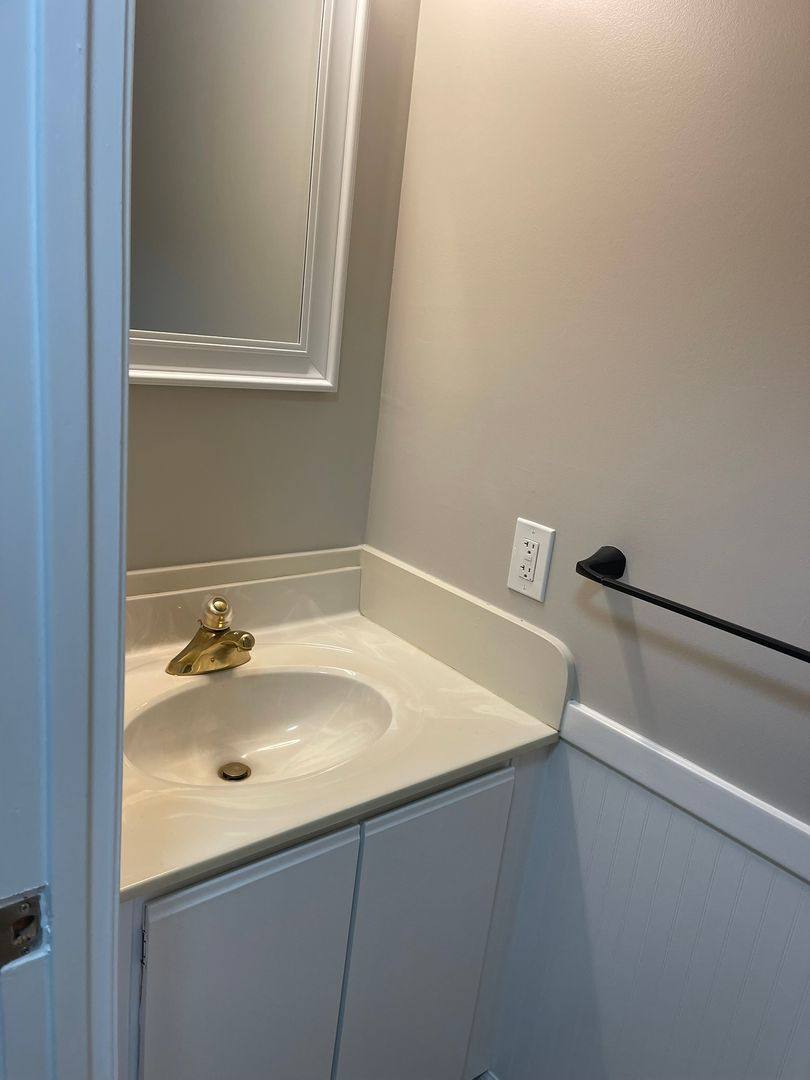 House for rent at 35 Honeysuckle Dr, Newark, DE 19702