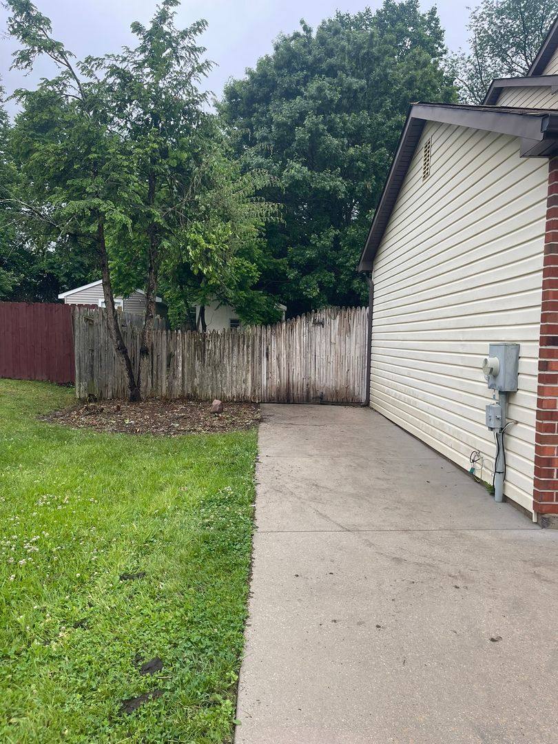 House for rent at 35 Honeysuckle Dr, Newark, DE 19702