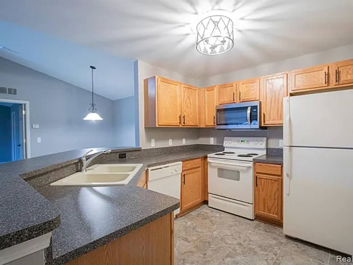 Condo for rent at 51602 Stern, New Baltimore, MI 48051