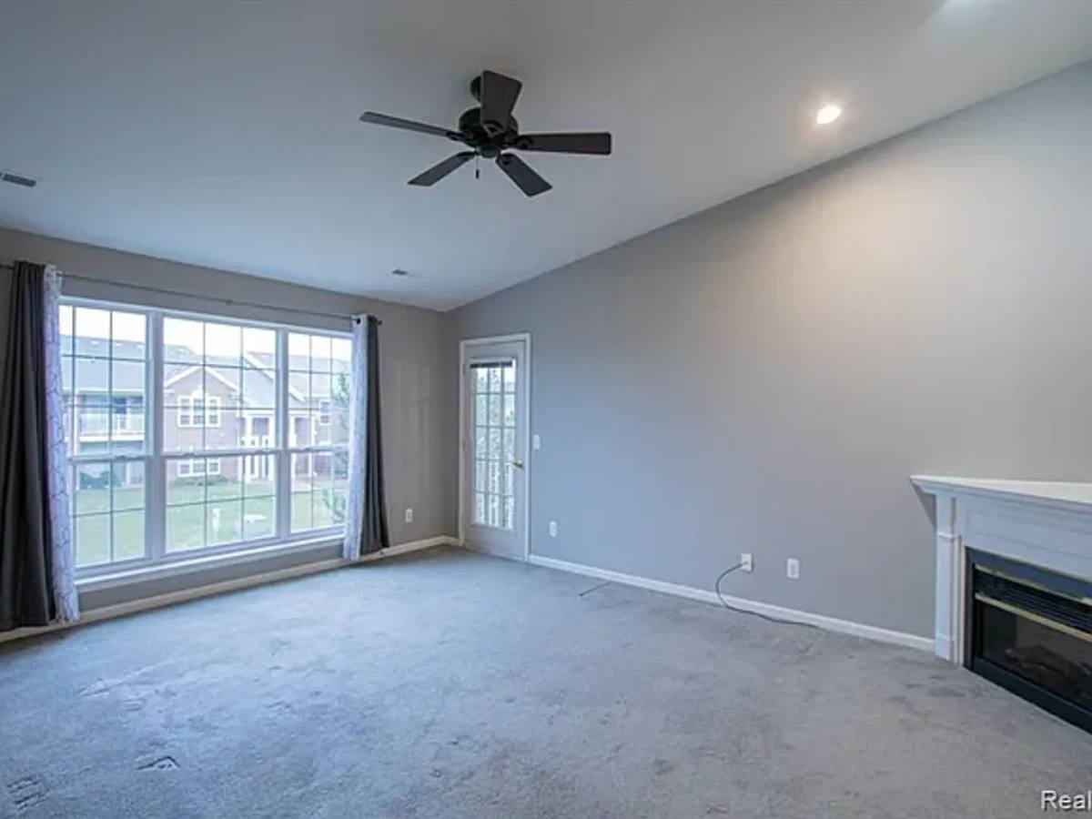 Condo for rent at 51602 Stern, New Baltimore, MI 48051