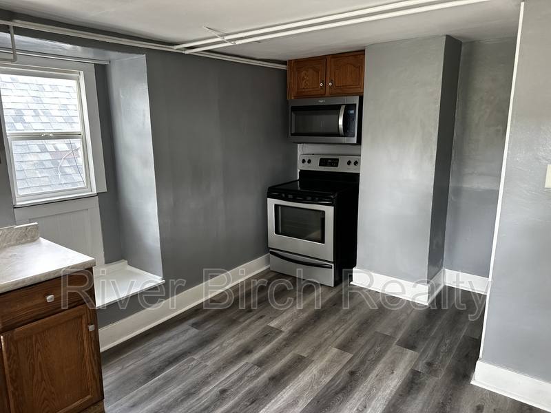 Apartment for rent at 613 S 5th St #3, Springfield, IL 62703