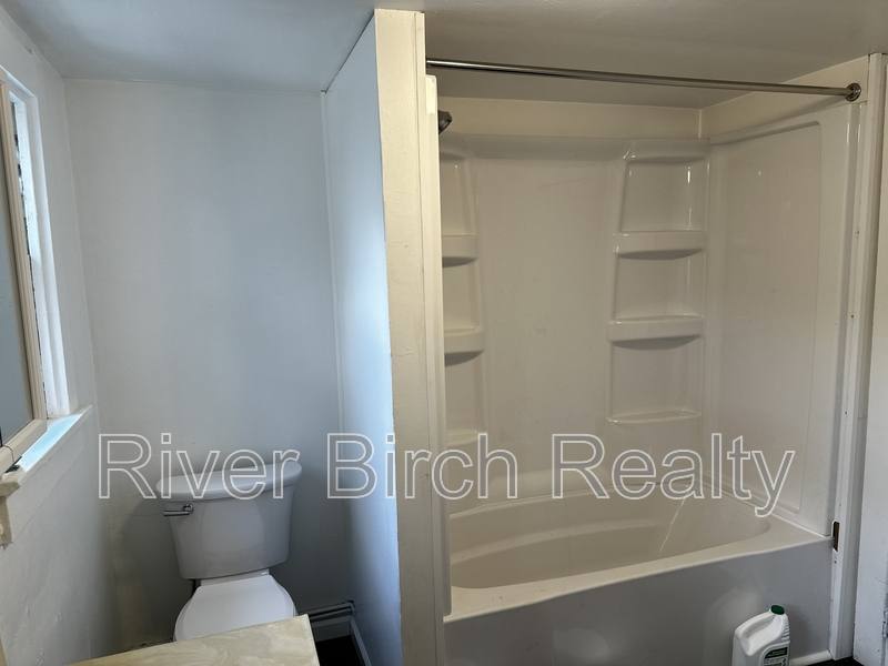 Apartment for rent at 613 S 5th St #3, Springfield, IL 62703