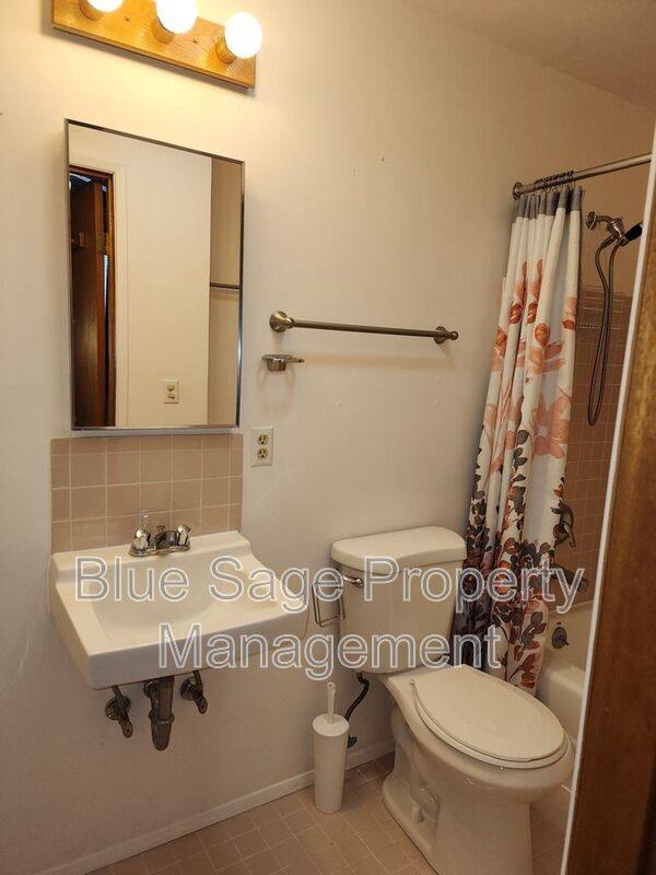 House for rent at 500 S 3rd Place, Sequim, WA 98382