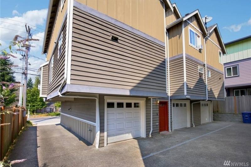 Townhouse for rent at 11014 Greenwood Ave N #B-1, Seattle, WA 98133