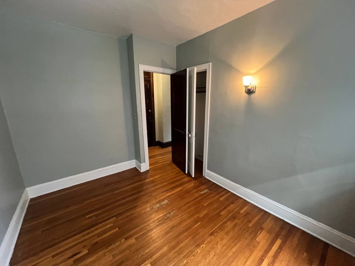 Apartment for rent at 136 Western N, Saint Paul, MN 55102