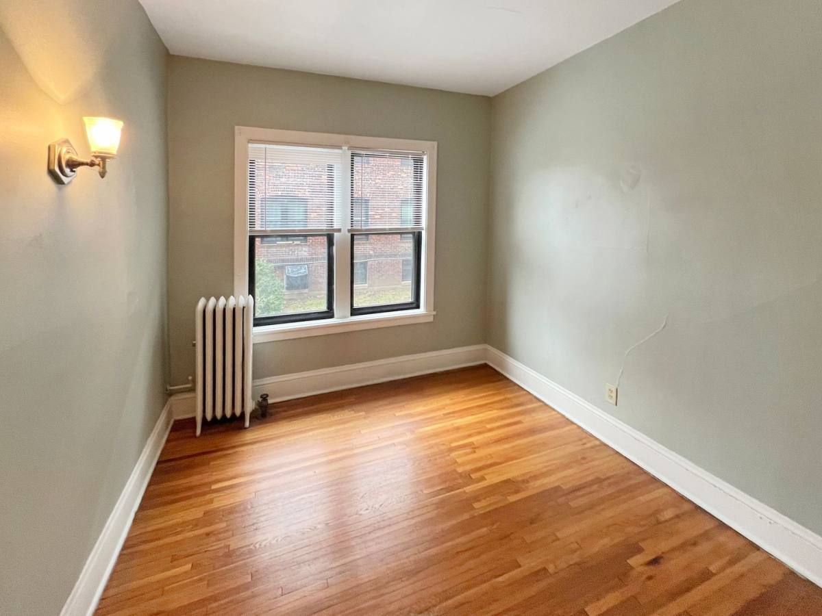 Apartment for rent at 136 Western N, Saint Paul, MN 55102