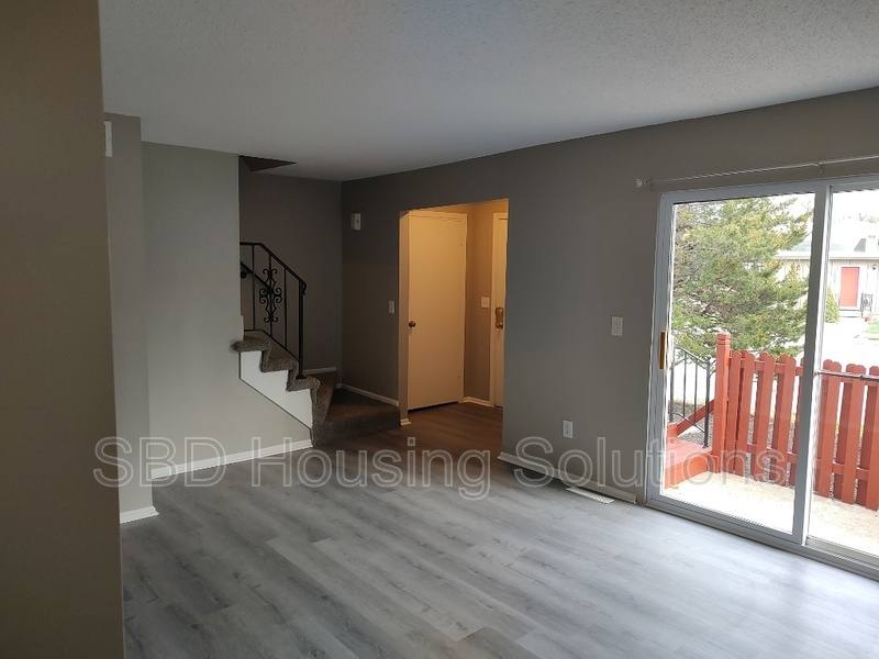 Townhouse for rent at 14031 Ballantrae Dr, Grandview, MO 64030