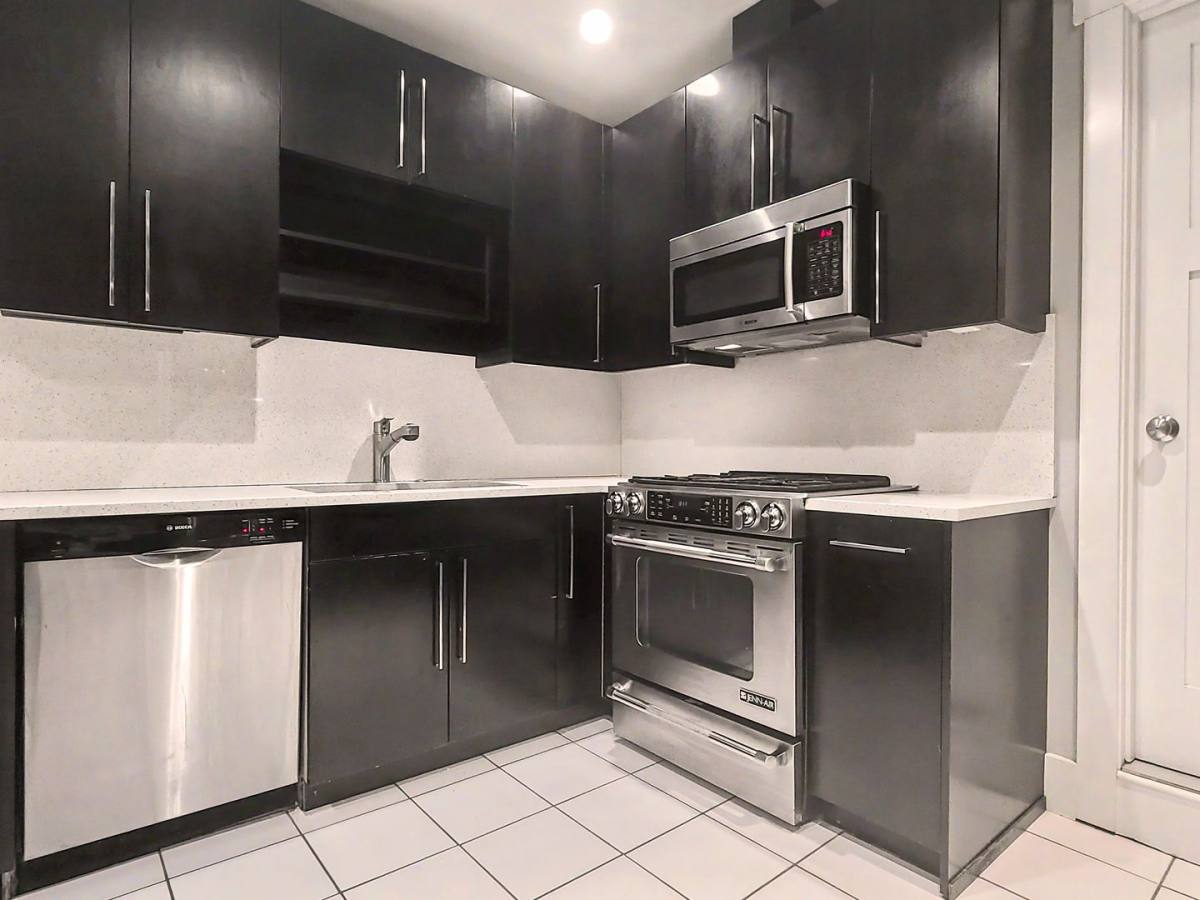 Apartment for rent at 1014 E Denny Way - B, Seattle, WA 98122